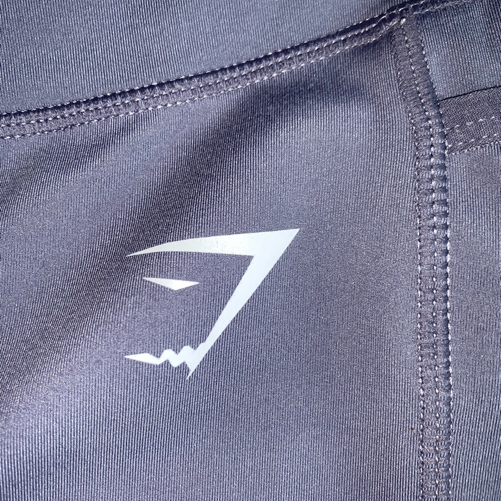 Gym shark leggings